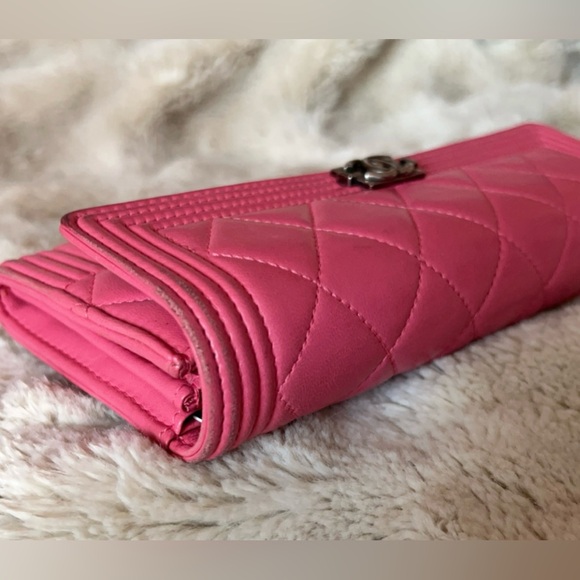 Chanel | Women’s Pink Lambskin Diamond Quilted Boy Flap Long Leather Wallet Lux - Picture 8 of 17